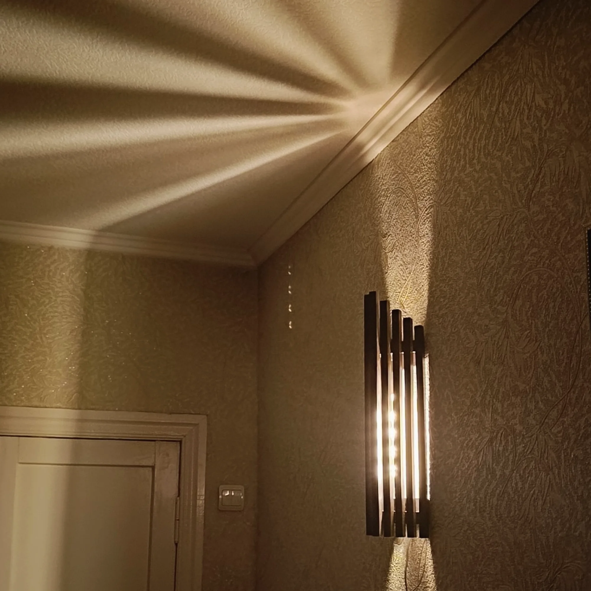 Alder wood wall sconce decorative light rays